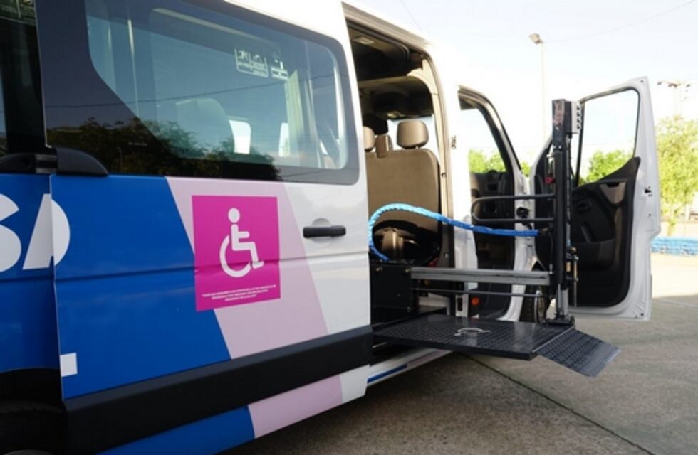 Un chofer fue despedido por olvidarse una pasajera con discapacidad