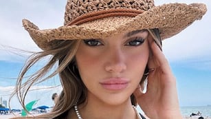 Sasha Ferro enloqueció a sus fans con sus fotos desde la playa.