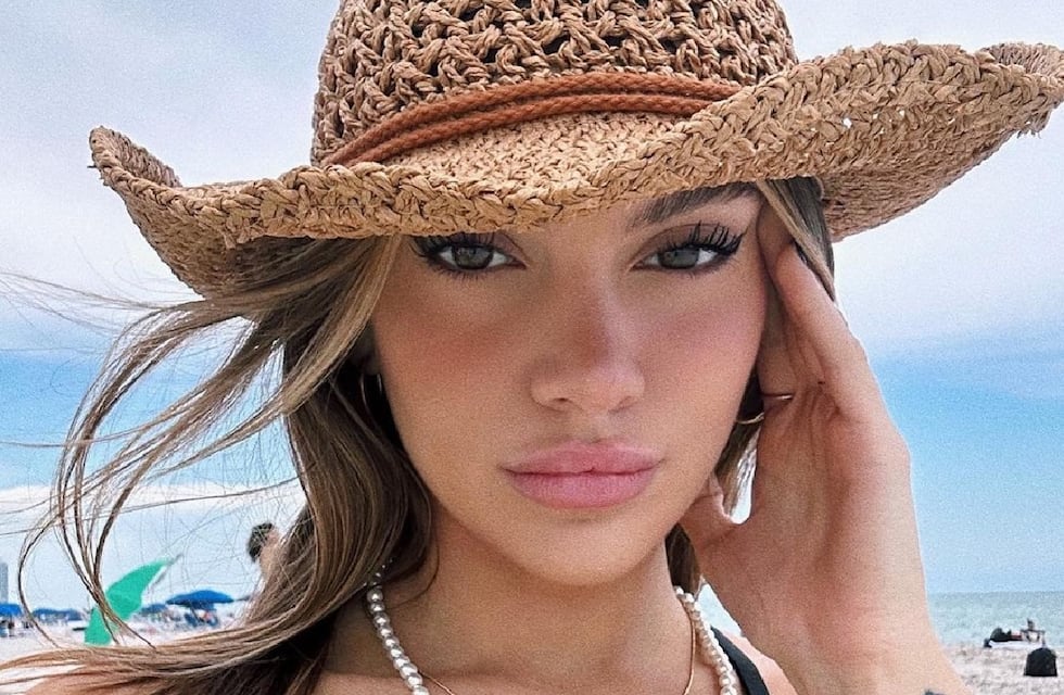 Sasha Ferro conquistó Las Vegas con un corset con transparencias que dejó ver mucha piel