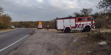 Foto El Diario: incendio forestal en la autopista Justiniano Allende.