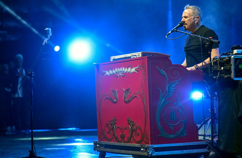 El emotivo reconocimiento de Alejandro Lerner a dos héroes de Malvinas durante su show de Alta Gracia