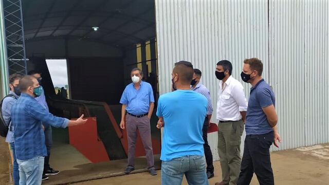 Técnicos de la cartera ambiental del Chaco se reunieron con funcionarios de Avia Terai con quienes supervisaron el estado de la planta de tratamiento de residuos de la localidad.