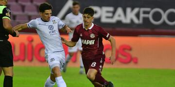 Francis Mac Allister, uno de los doble 5 de un Talleres desconocido... al menos en el arranque del choque con Lanús (La Voz).