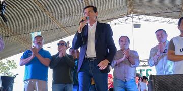 El candidato a gobernador Carlos Sadir expresó a los trabajadores de la construcción su compromiso de "continuar con la obra pública, que da trabajo a tantos jujeños".