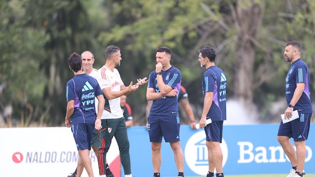 Lionel Scaloni y Martín Demichelis armaron un partido de entrenamiento entre la Selección y River (Prensa AFA).