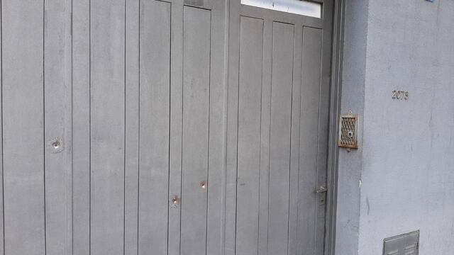 Los disparos impactaron sobre el portón de la vivienda ubicada en Belgrano al 2000. (Desarrollo Zonal)