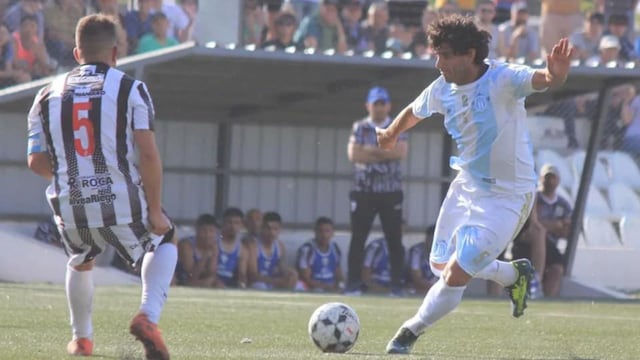 David Garay en Argentino de Alvear, antes de recibir el puñetazo en la boca.