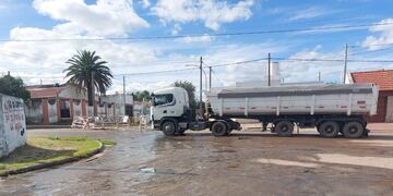 Piden restringir el tránsito pesado ante el hundimiento de carpeta asfáltica en San Luis y Jujuy.