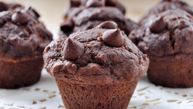 Cómo hacer muffins de chocolate como los de Starbucks en casa: súper esponjosos y sabrosos