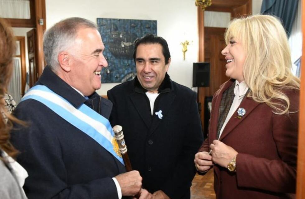 Con chocolate patrio y homenaje a Belgrano, Jaldo encabezó el acto por el Día de la Bandera