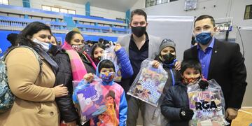 Hasta el momento fueron entregados mas de 12.000 álbumes de figuritas del centenario