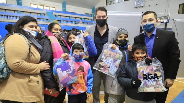 Hasta el momento fueron entregados mas de 12.000 álbumes de figuritas del centenario