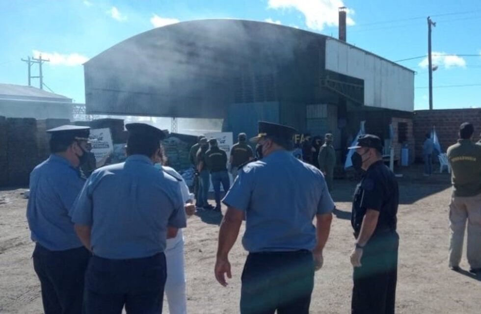 Incautaron seis toneladas de marihuana, la quemaron y llenaron de humo un pueblo