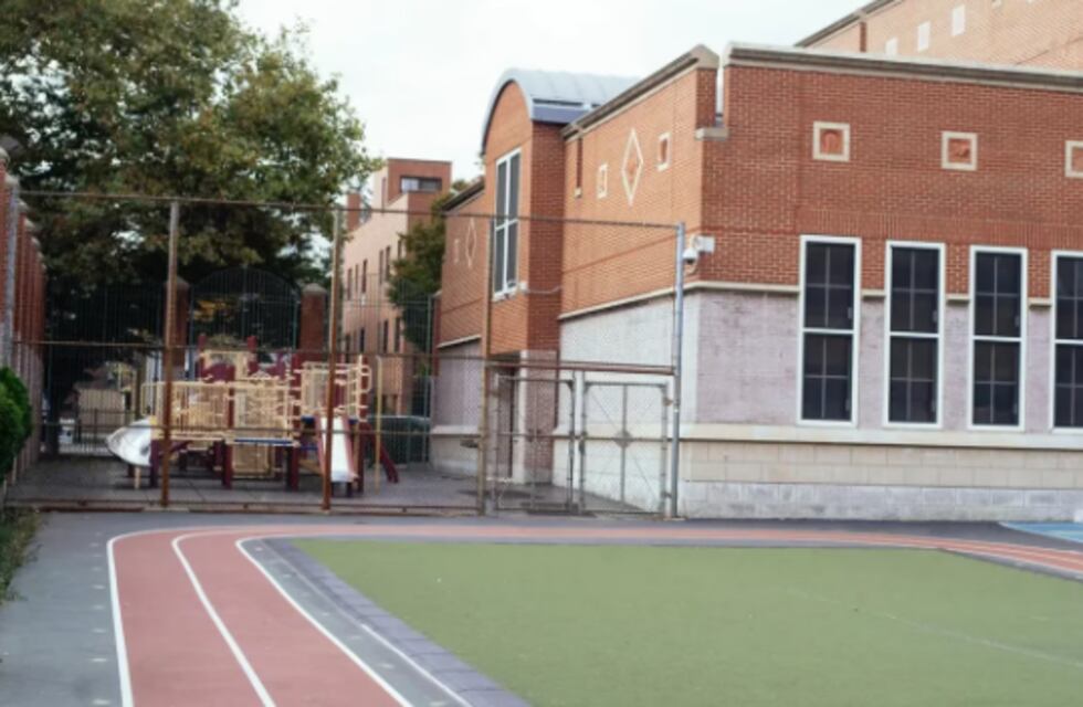 Dos niños creyeron que habían encontrado un globo y se pusieron a inflar un preservativo usado