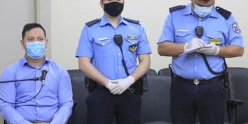 El sujeto no se defendió ni declaró por consejo de su abogado.