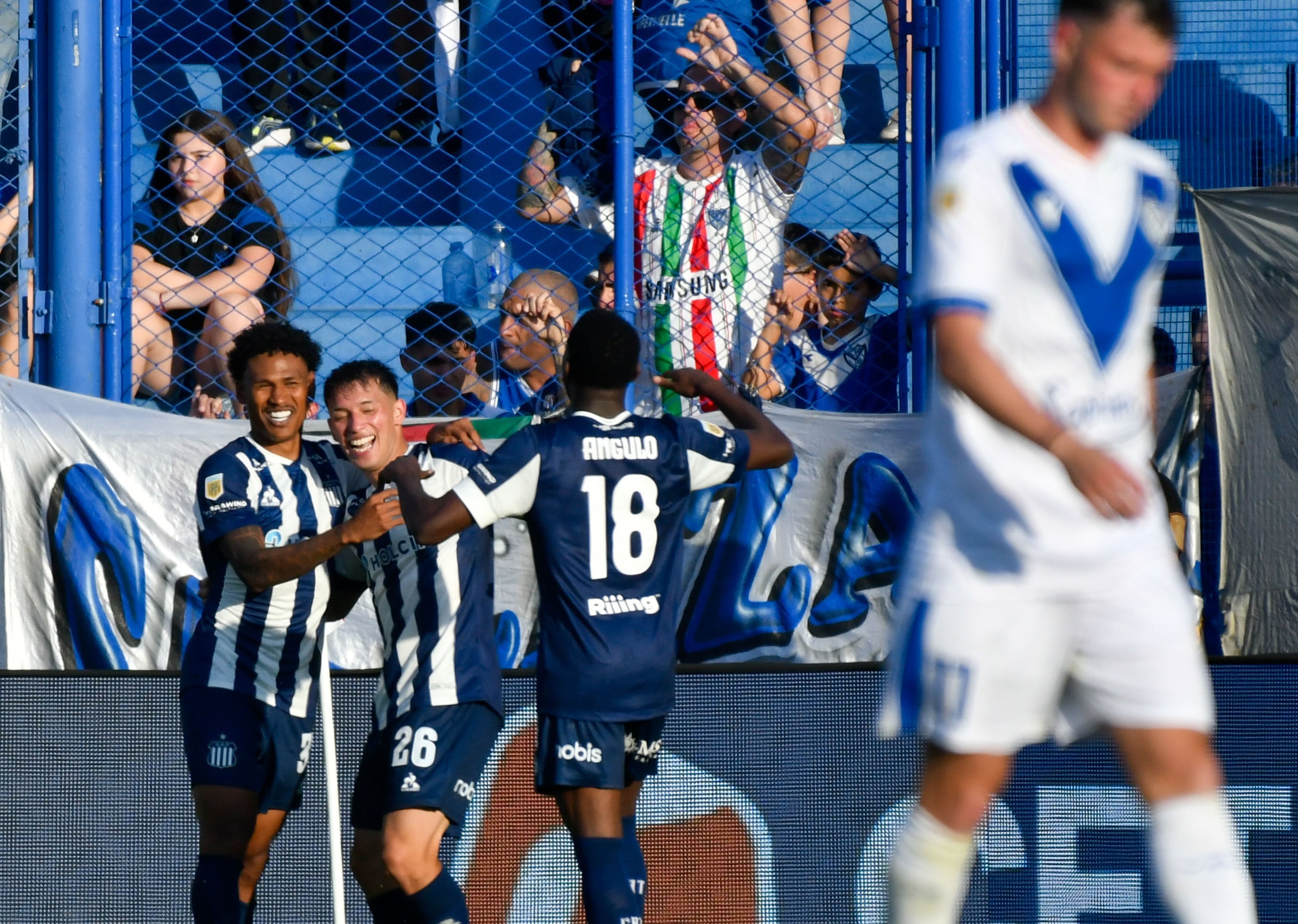 Vélez ante Talleres por la fecha 14 del Clausura. (Fotobaires).