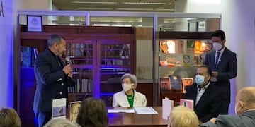 Organizado por el Gobierno correntino a través de la delegación provincial en la ciudad de Buenos Aires y con el apoyo del Instituto de Cultura de la Provincia, se realizó la inauguración de la biblioteca “Marta de París”