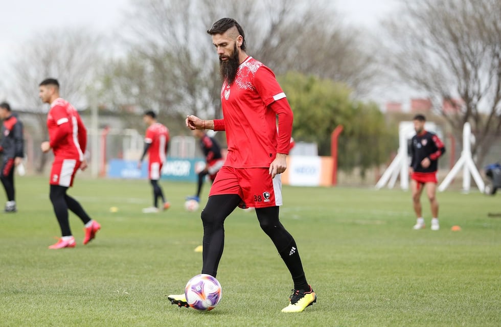 Increíble: Parnisari se escapó del hospital para no perderse la semifinal del reducido con Instituto