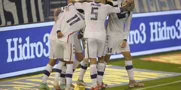 Vélez goleó en su estadio a Godoy Cruz. (Fotobaires)