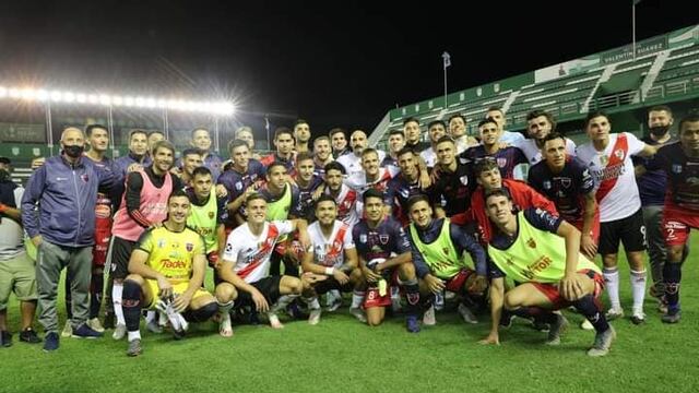 Defensores de Pronunciamiento - River Plate