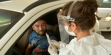 Testeos para detectar el virus Covid 19. (Foto: Orlando Pelichotti)