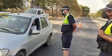 Estrictos controles policiales para desalentar la peregrinación de fieles hacia La Reducción