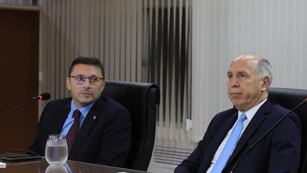 El presidente del Concejo Municipal de Rafaela, Lisandro Mársico y el ministro de la Corte Suprema de Justicia de la Nación, Ricardo Lorenzetti.