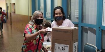 Elecciones 2021: la intendente de Apóstoles, Maria Eugenia Safrán, ya emitió su voto.