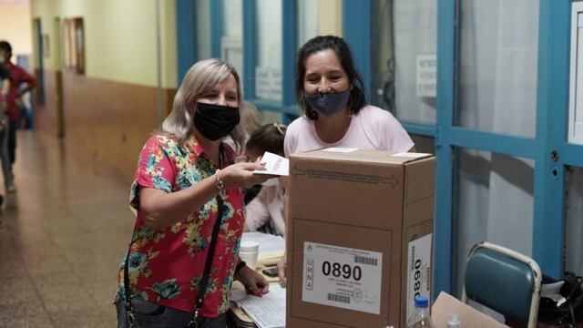 Elecciones 2021: la intendente de Apóstoles, Maria Eugenia Safrán, ya emitió su voto.