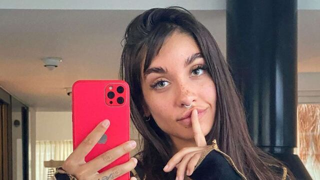 María lució un look total negro, incluidas las tiras de su tanga