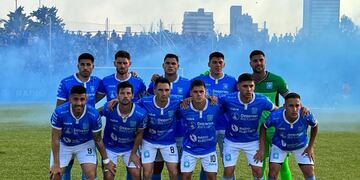 Estudiantes de Río Cuarto juega por el ascenso en la Primera Nacional. Se sumó al repudio por los dichos de Javier Milei (Tomy Fragueiro / La Voz)