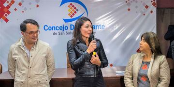 La boxeadora jujeña campeona mundial agradeció con emoción la distinción otorgada por el parlamento municipal de San Salvador de Jujuy.