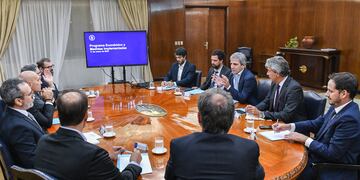 Luis Caputo con supermercadistas