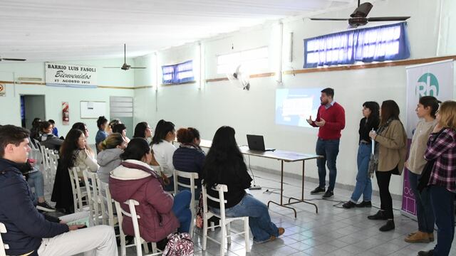 Capacitación en cómo realizar un Currículum, en Rafaela en Acción