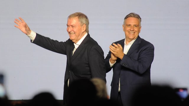 Juan Schiaretti junto a Martín Llaryora. El gobernador y candidato presidencial criticó con dureza a Sergio Massa (La Voz archivo).