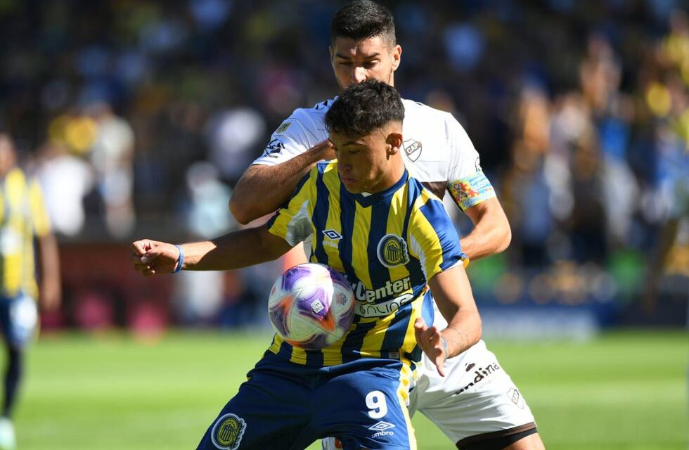 Alejo Veliz homenajeó a Marco Ruben en Rosario Central a un año de su retiro