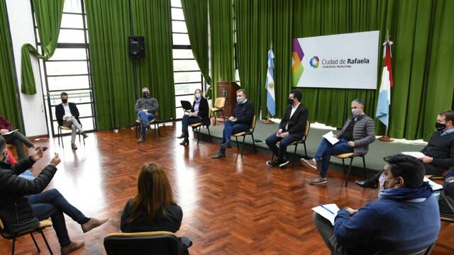 Luis Castellano se reunió con los intendentes en el Salón Verde