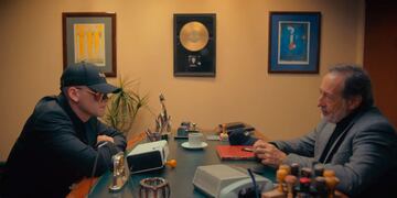 "Biza" junto a Francella, mano a mano (Captura de pantalla).