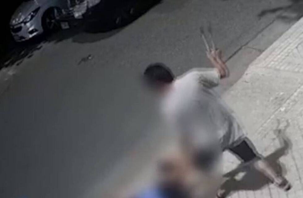 Un hombre atacó a hachazos a otro en la calle y a plena luz del día