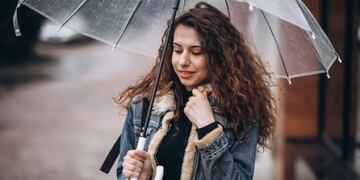 Adiós al frizz y a la humedad: cómo proteger tu piel y pelo durante la Tormenta de Santa Rosa.