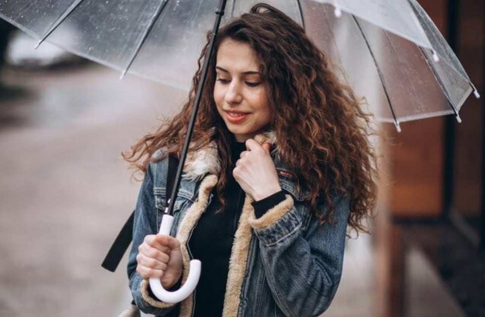 Adiós al frizz y a la humedad: cómo proteger tu piel y pelo durante la Tormenta de Santa Rosa