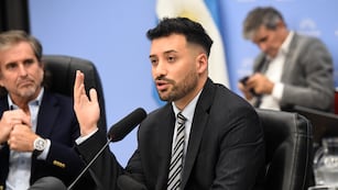 El secretario de Desregulación del Gobierno, Alejandro Cacace, en la Comisión de Presupuesto y Hacienda (Foto: HCDN)