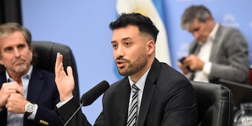 El secretario de Desregulación del Gobierno, Alejandro Cacace, en la Comisión de Presupuesto y Hacienda (Foto: HCDN)
