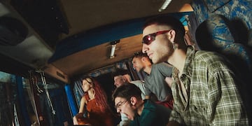 Wos estrenó “Puaj”, una sesión donde escupe todas sus verdades en el bus de gira