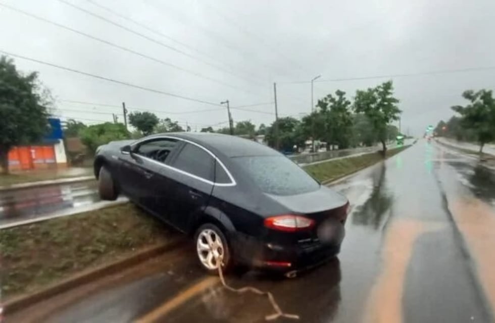 Dos jóvenes resultaron ilesos tras despistar un vehículo en Posadas