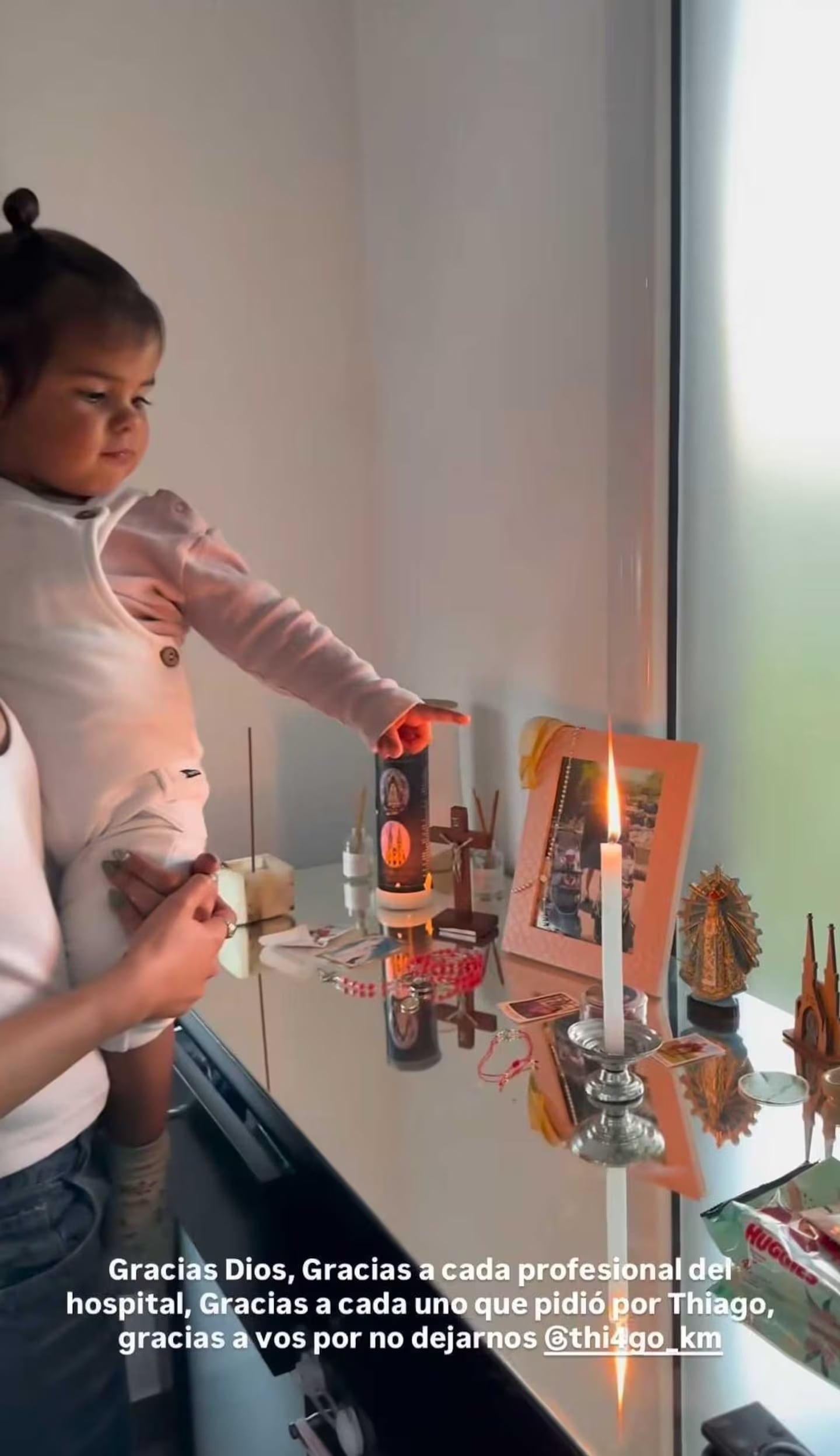 Daniela Celis mostró cómo rezaba su hija por la recuperación de Thiago Medina