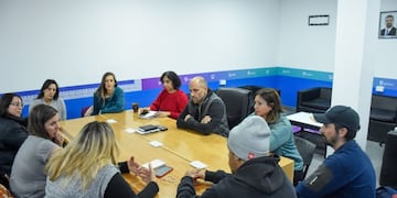 Realizaron un reunión técnica para avanzar con el techado de la pista de patinaje sobre hielo