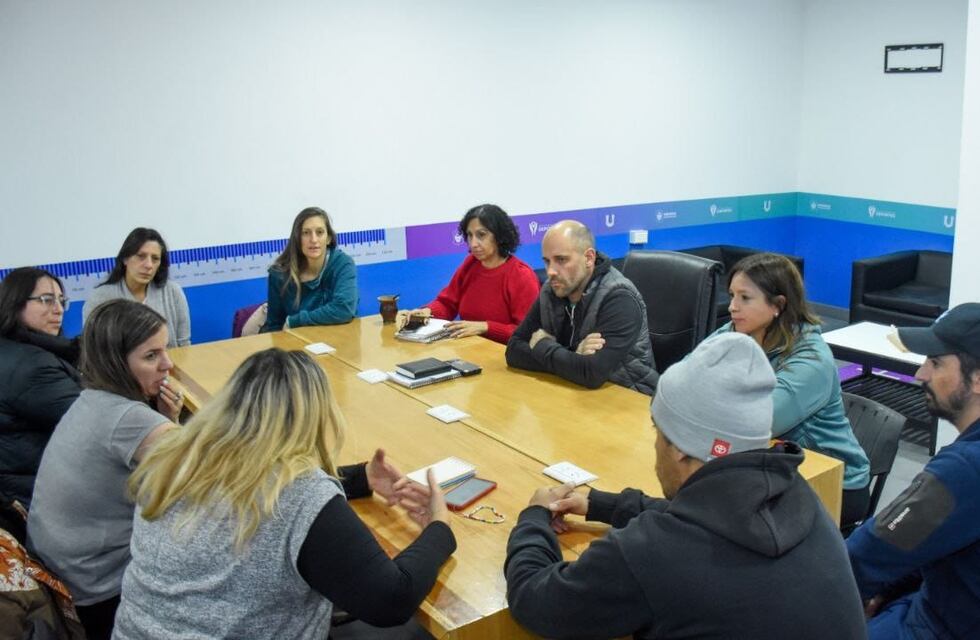 Realizaron un reunión técnica para avanzar con el techado de la pista de patinaje sobre hielo