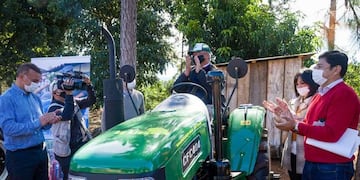 Entrega de maquinaria agrícola en Aristóbulo del Valle