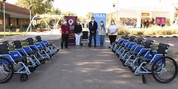 Cilsa donó sillas para la campaña de vacunación den Godoy Cruz.